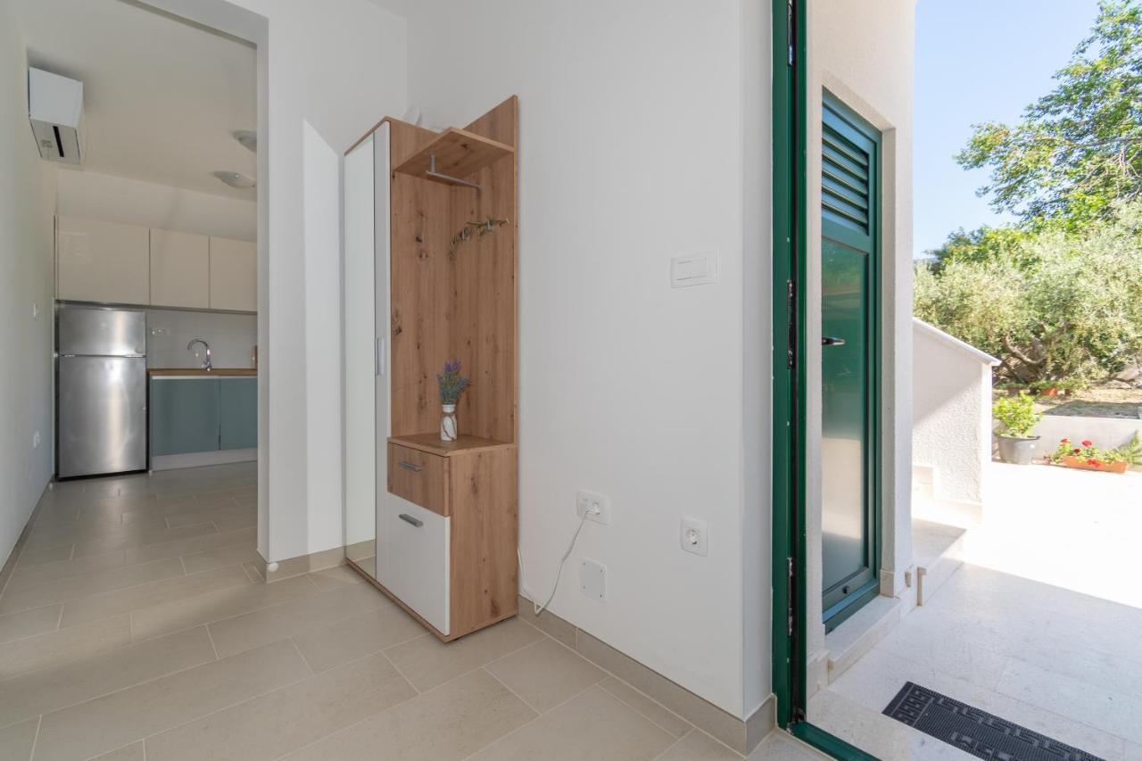 Apartments Lovor & Lavanda Kastela Bagian luar foto