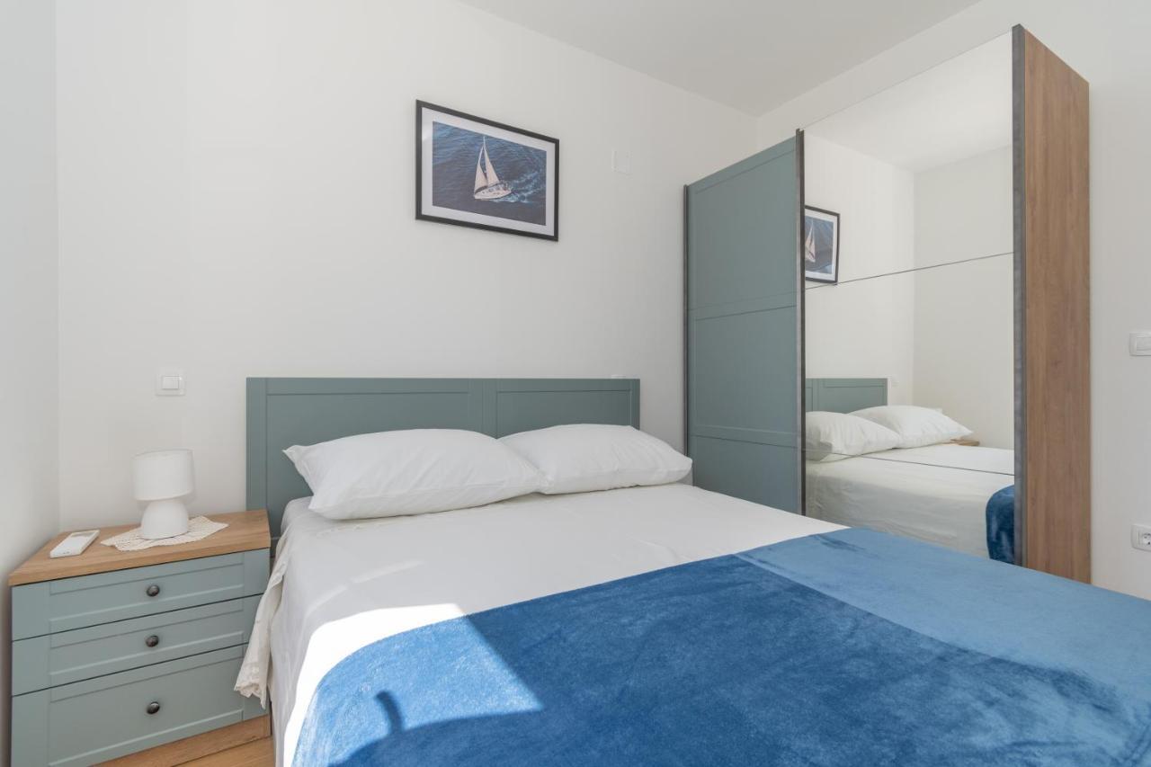 Apartments Lovor & Lavanda Kastela Bagian luar foto