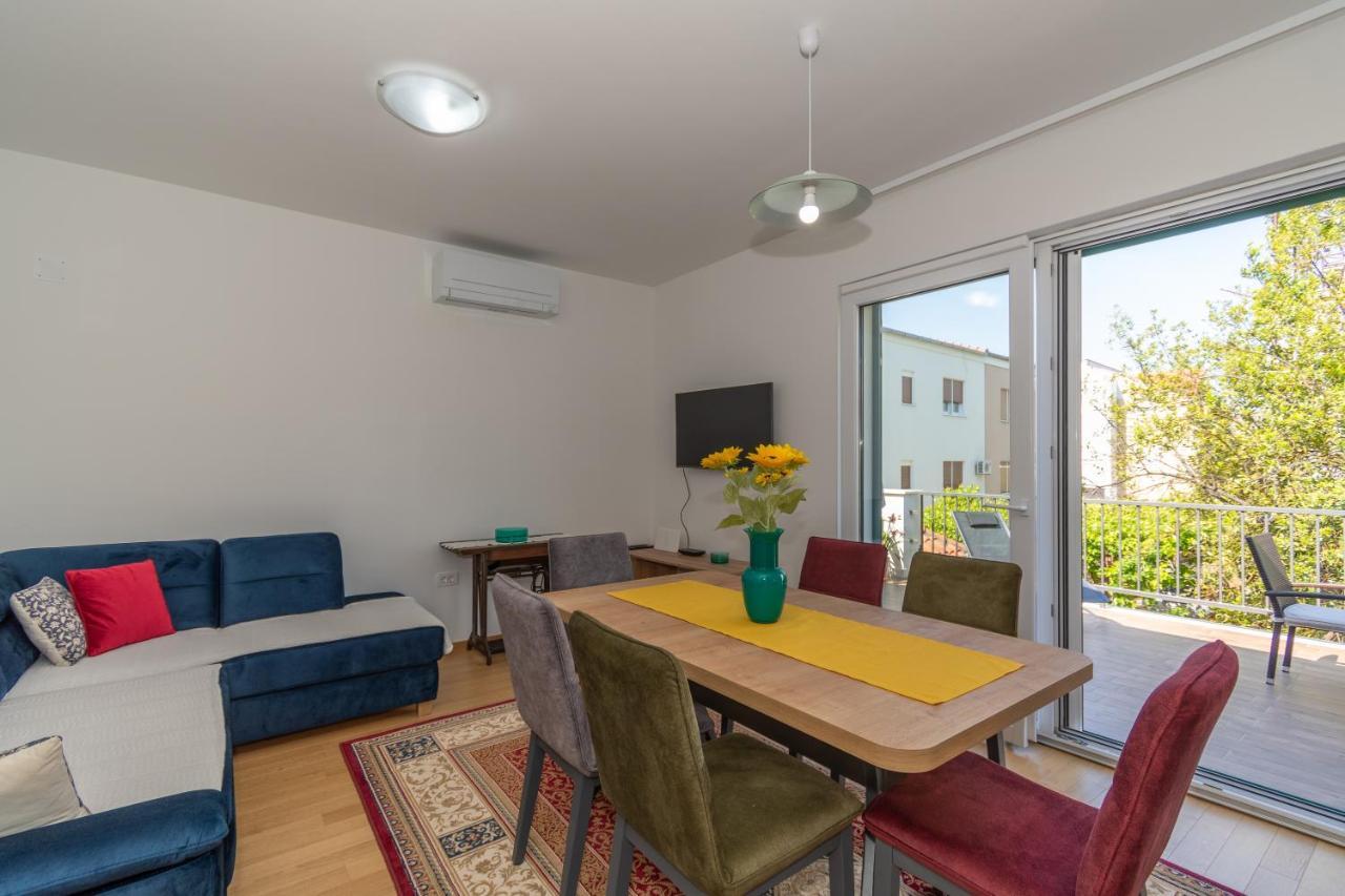 Apartments Lovor & Lavanda Kastela Bagian luar foto