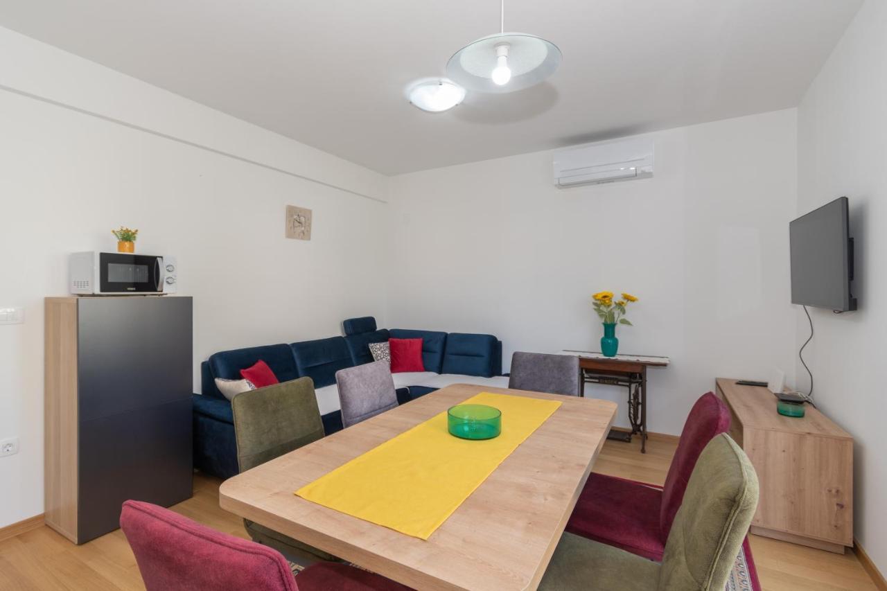 Apartments Lovor & Lavanda Kastela Bagian luar foto