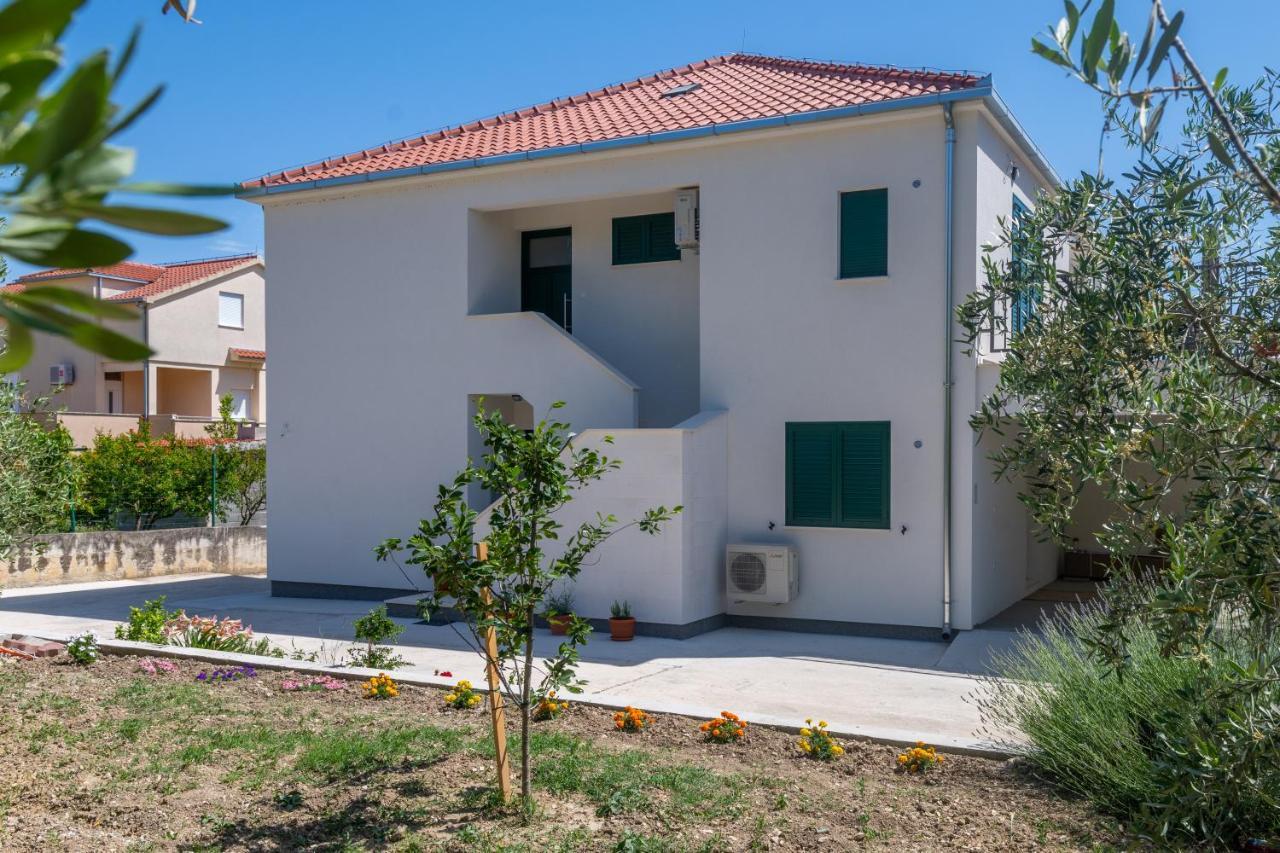 Apartments Lovor & Lavanda Kastela Bagian luar foto