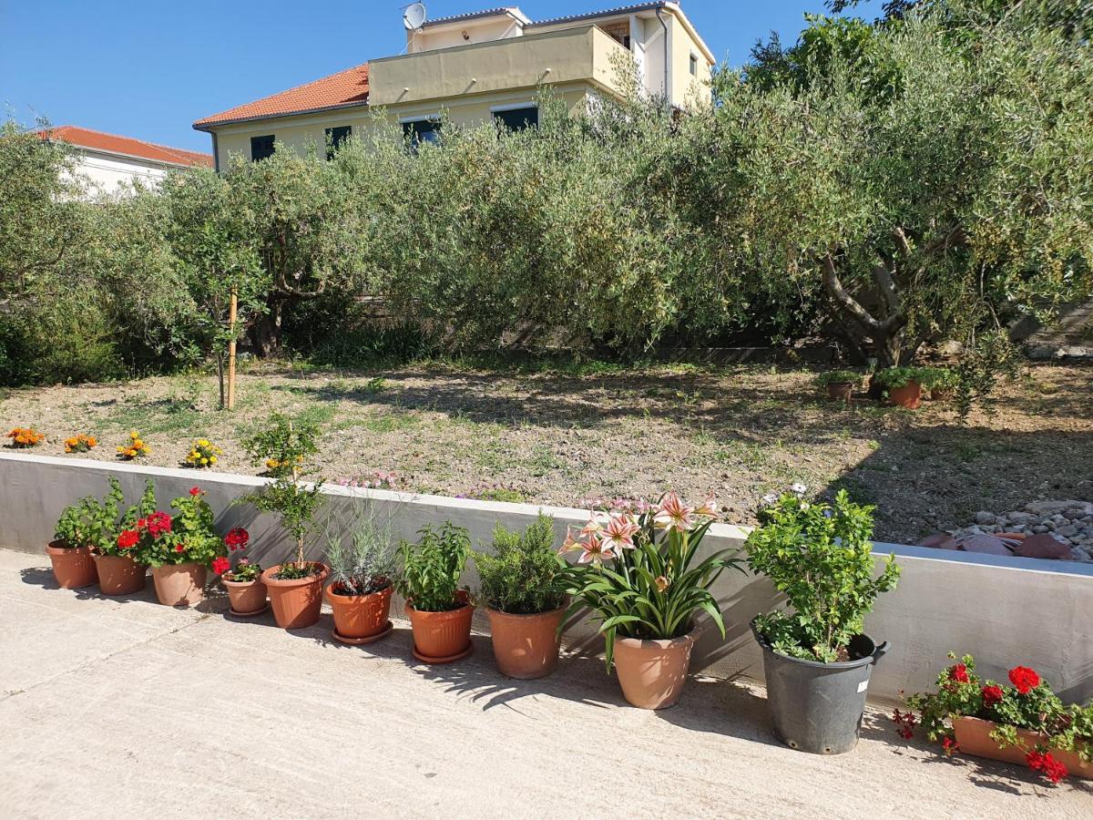 Apartments Lovor & Lavanda Kastela Bagian luar foto