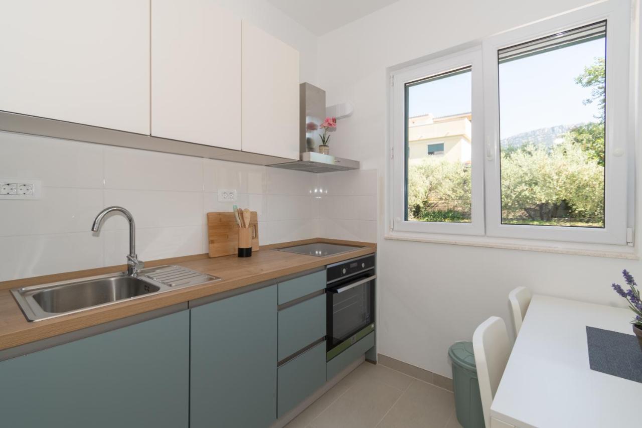 Apartments Lovor & Lavanda Kastela Bagian luar foto