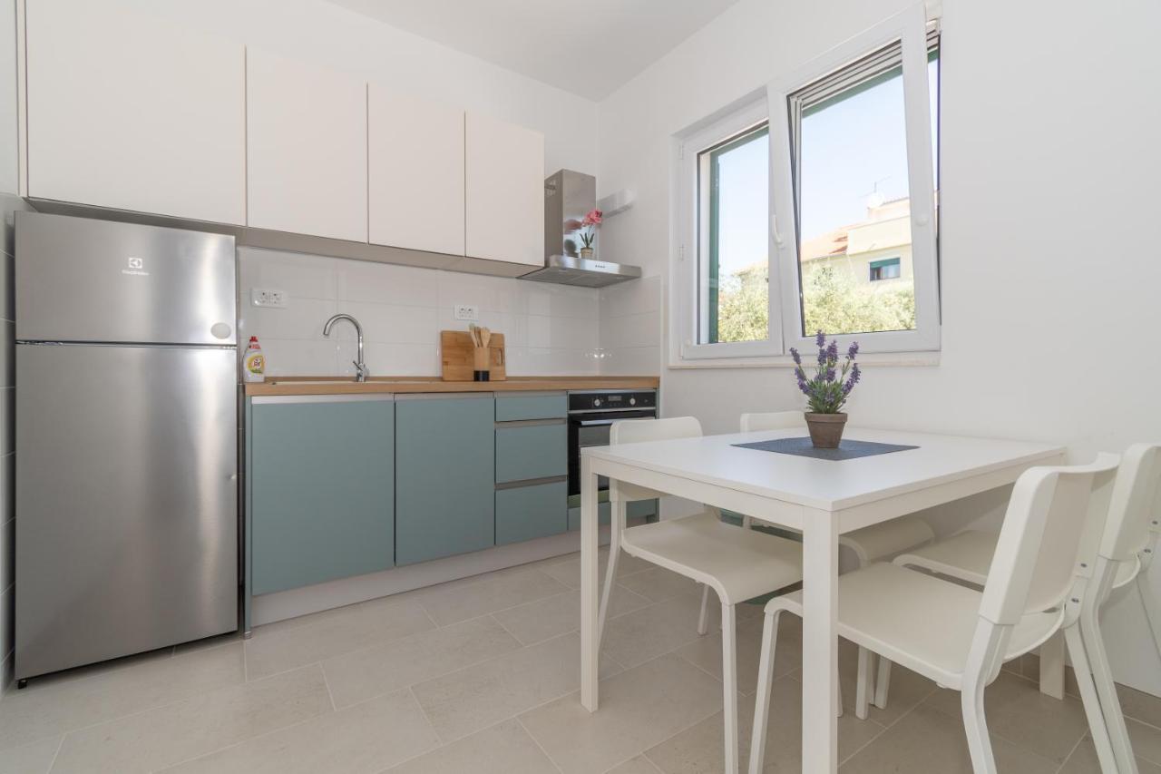 Apartments Lovor & Lavanda Kastela Bagian luar foto