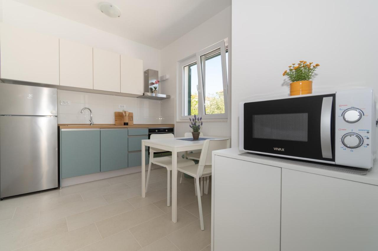 Apartments Lovor & Lavanda Kastela Bagian luar foto